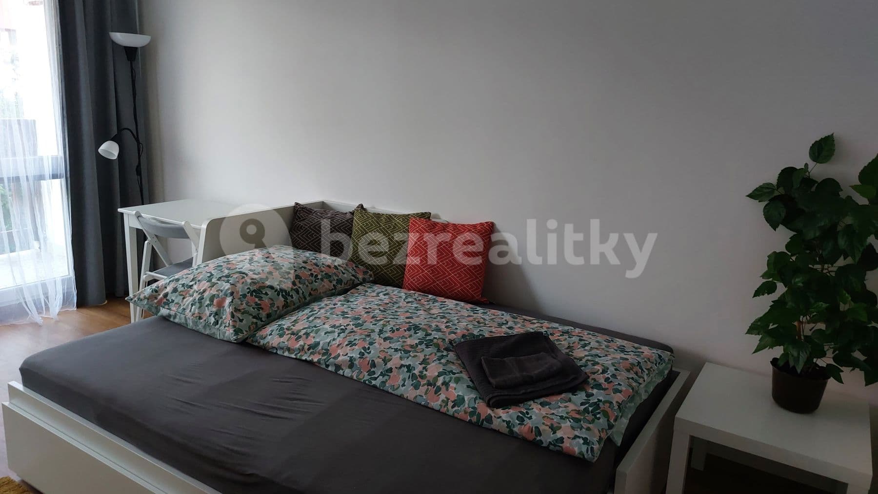Small studio flat to rent, 33 m², Děkanská vinice Ⅱ, Prague, Prague Small studio flat to rent, 33 m², Děkanská vinice Ⅱ, Prague, Prague