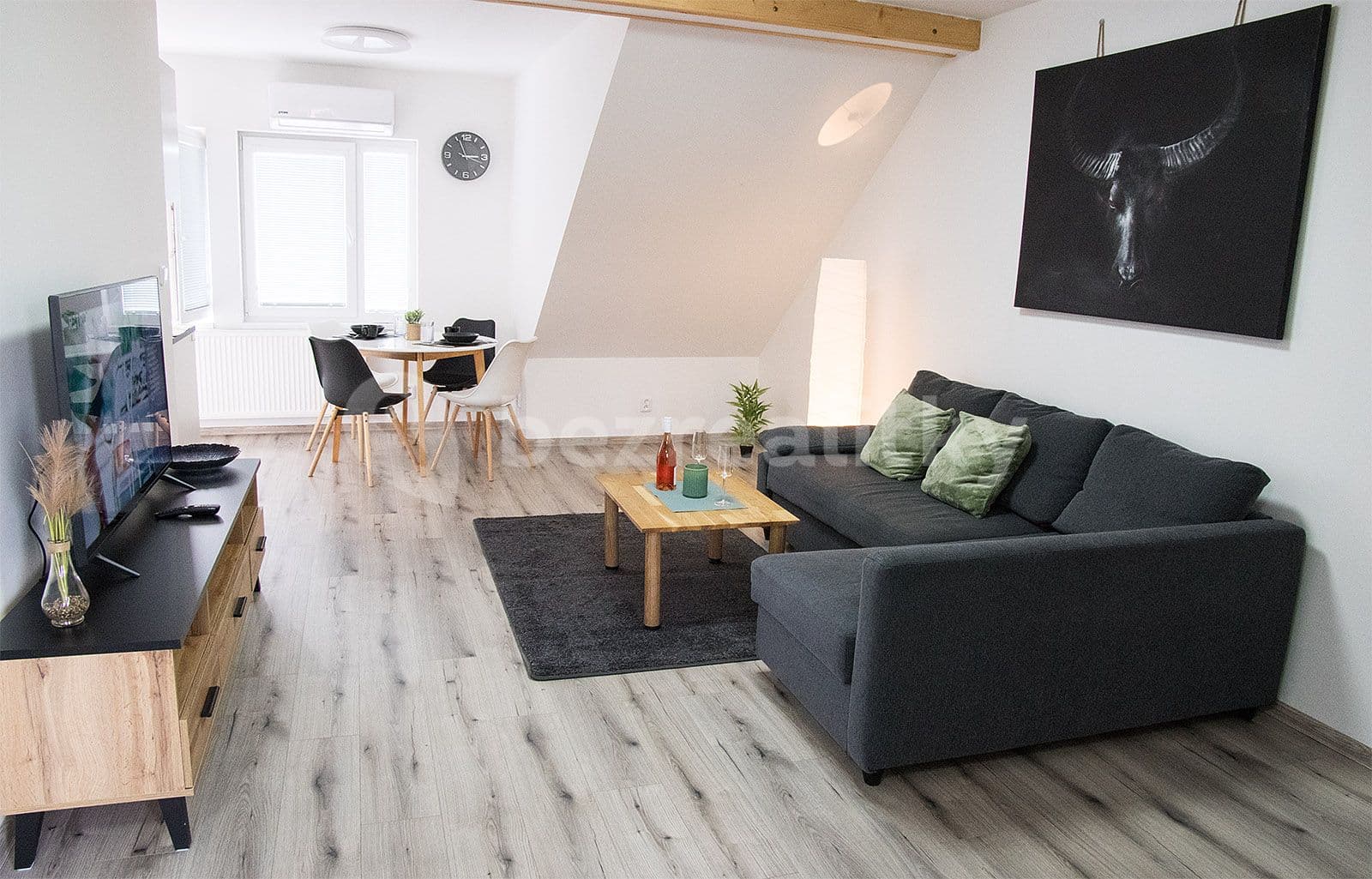 1 bedroom with open-plan kitchen flat to rent, 45 m², Vrapická, Kladno, Středočeský Region 1 bedroom with open-plan kitchen flat to rent, 45 m², Vrapická, Kladno, Středočeský Region