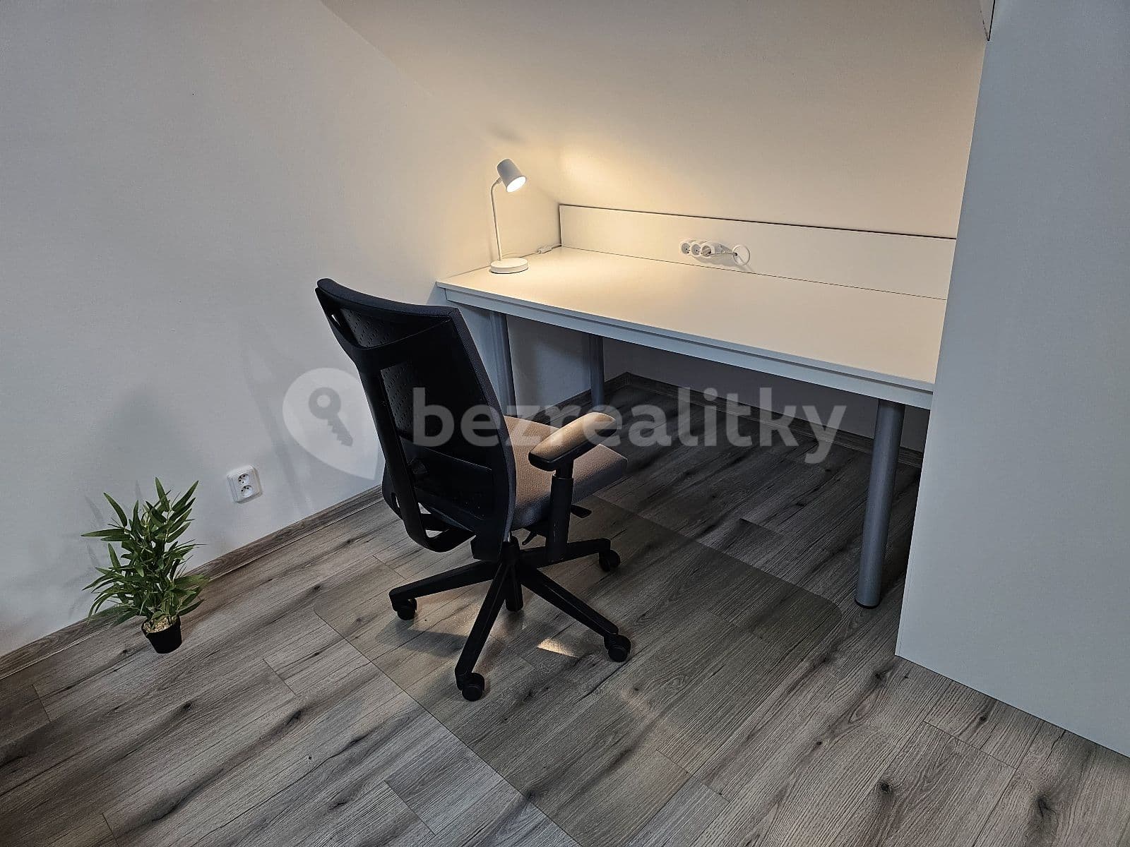 1 bedroom with open-plan kitchen flat to rent, 45 m², Vrapická, Kladno, Středočeský Region 1 bedroom with open-plan kitchen flat to rent, 45 m², Vrapická, Kladno, Středočeský Region