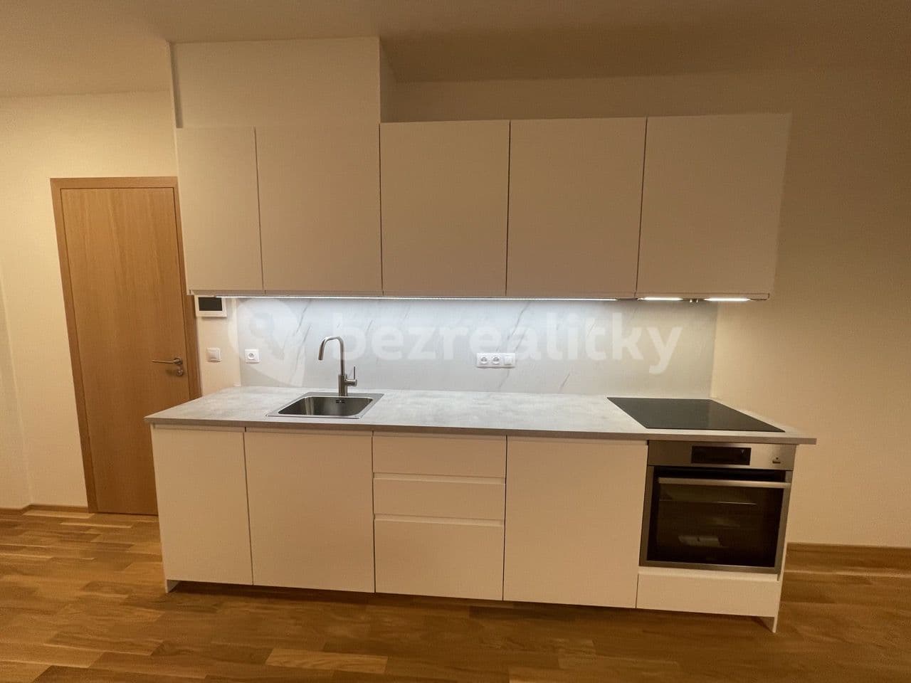 Studio flat to rent, 1 m², Ke Hřišti, Černošice, Středočeský Region Studio flat to rent, 1 m², Ke Hřišti, Černošice, Středočeský Region