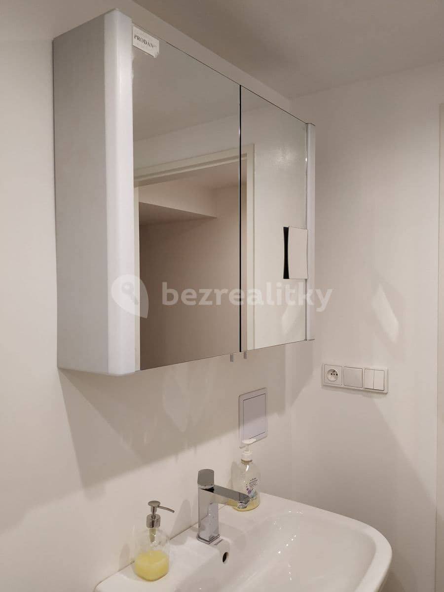 Studio flat to rent, 38 m², Prvního pluku, Prague, Prague Studio flat to rent, 38 m², Prvního pluku, Prague, Prague