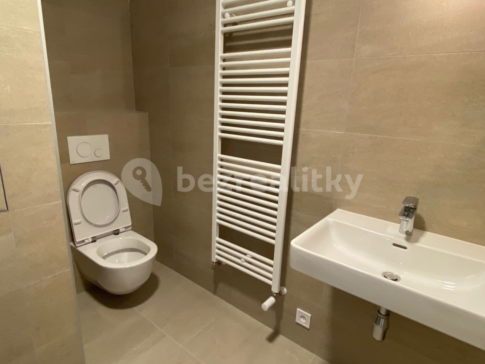 Studio flat to rent, 41 m², U Červeného mlýna, Brno, Jihomoravský Region Studio flat to rent, 41 m², U Červeného mlýna, Brno, Jihomoravský Region