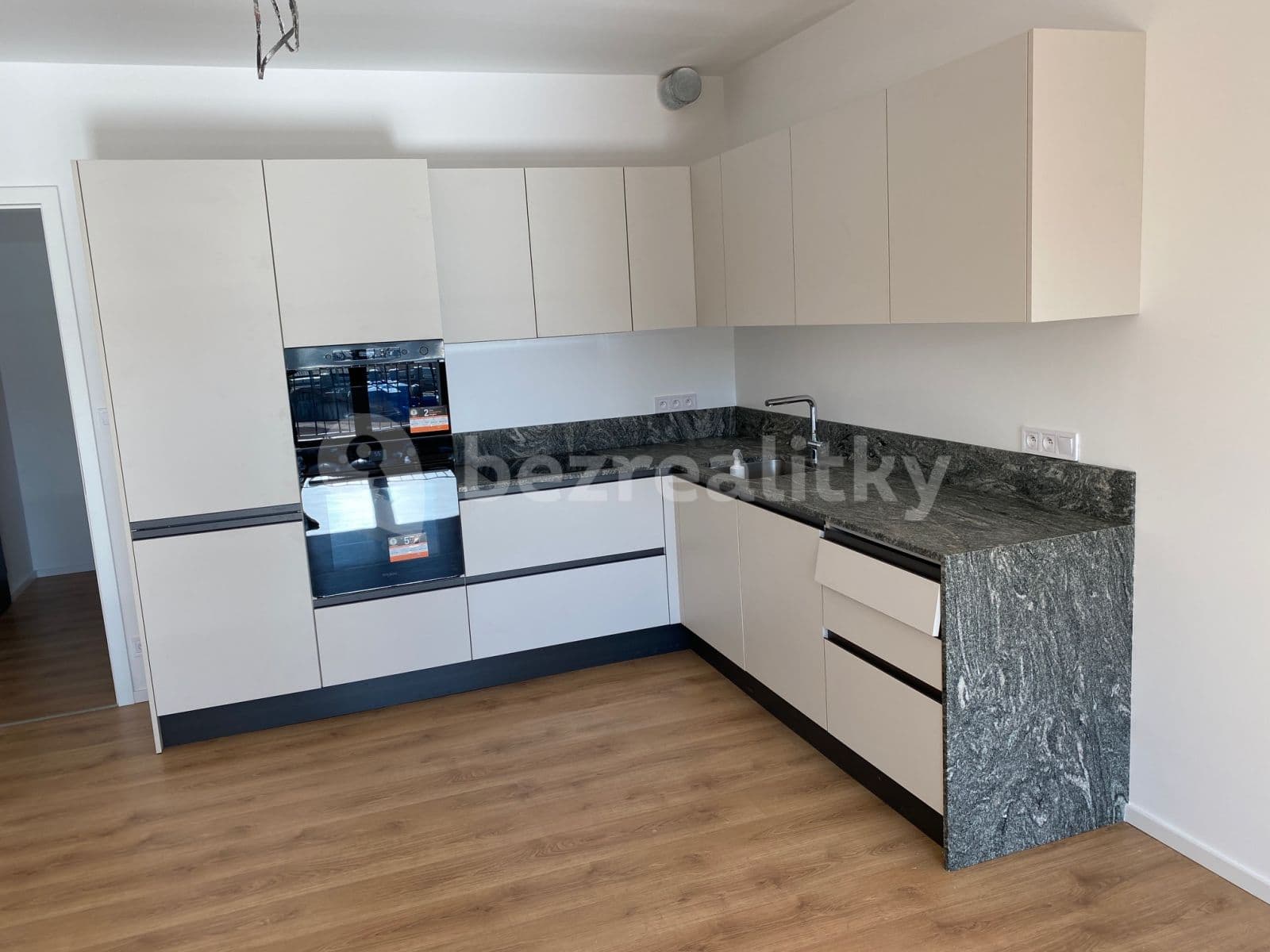 Studio flat to rent, 41 m², U Červeného mlýna, Brno, Jihomoravský Region Studio flat to rent, 41 m², U Červeného mlýna, Brno, Jihomoravský Region
