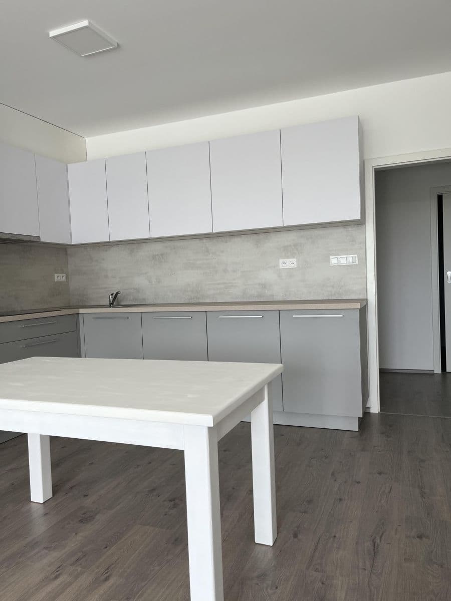 1 bedroom with open-plan kitchen flat to rent, 71 m², U Sportovní školy, Pardubice, Pardubický Region 1 bedroom with open-plan kitchen flat to rent, 71 m², U Sportovní školy, Pardubice, Pardubický Region