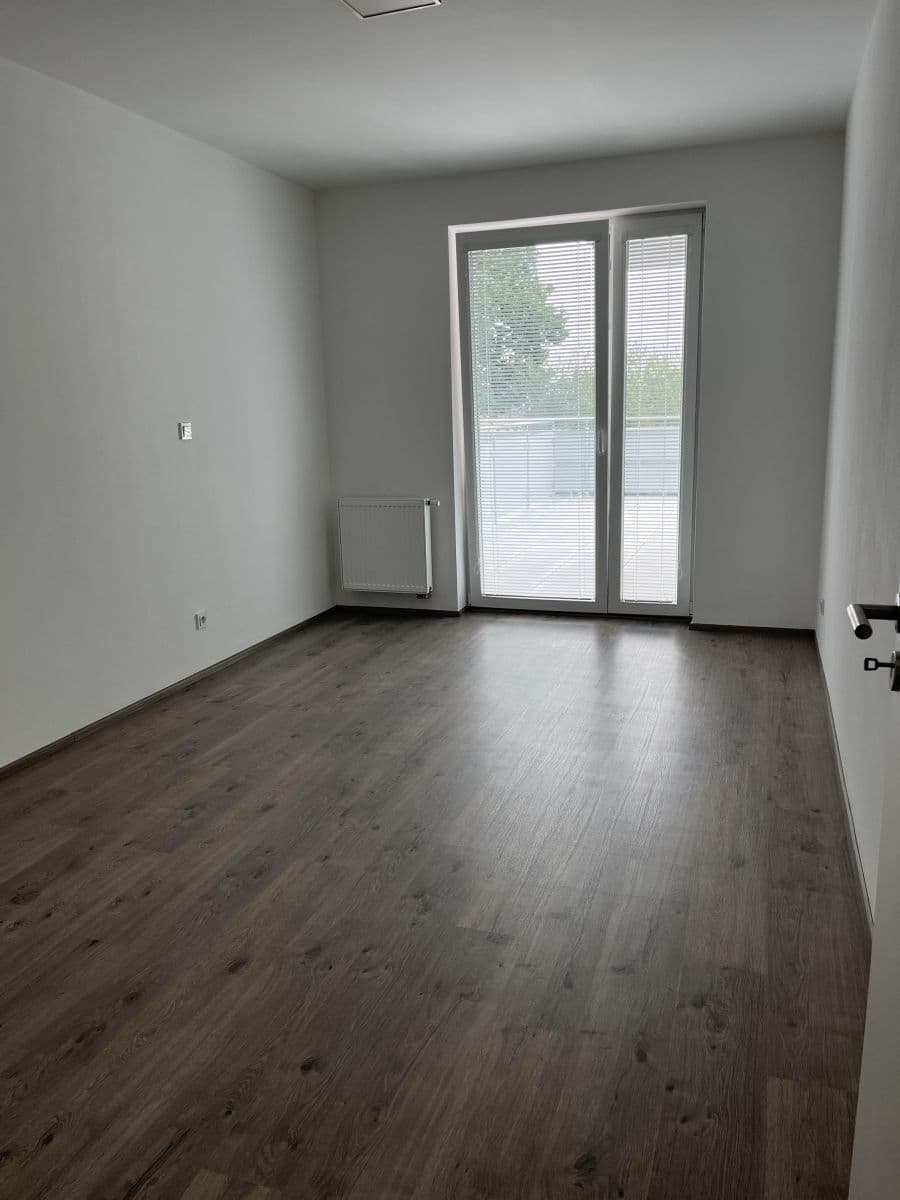 1 bedroom with open-plan kitchen flat to rent, 71 m², U Sportovní školy, Pardubice, Pardubický Region 1 bedroom with open-plan kitchen flat to rent, 71 m², U Sportovní školy, Pardubice, Pardubický Region