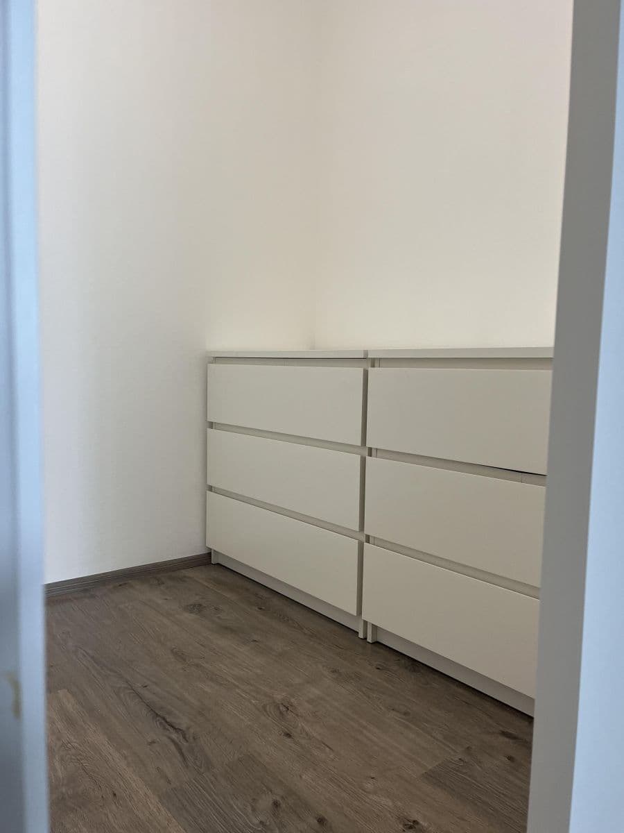 1 bedroom with open-plan kitchen flat to rent, 71 m², U Sportovní školy, Pardubice, Pardubický Region 1 bedroom with open-plan kitchen flat to rent, 71 m², U Sportovní školy, Pardubice, Pardubický Region