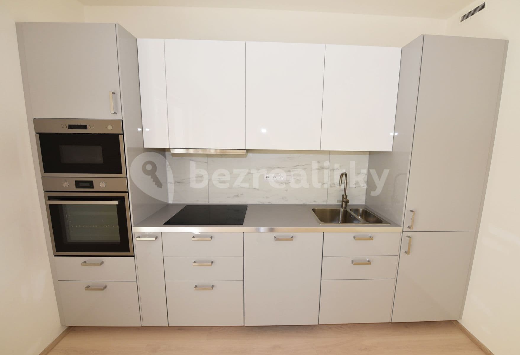 1 bedroom with open-plan kitchen flat to rent, 59 m², Petrohradská, Prague, Prague 1 bedroom with open-plan kitchen flat to rent, 59 m², Petrohradská, Prague, Prague