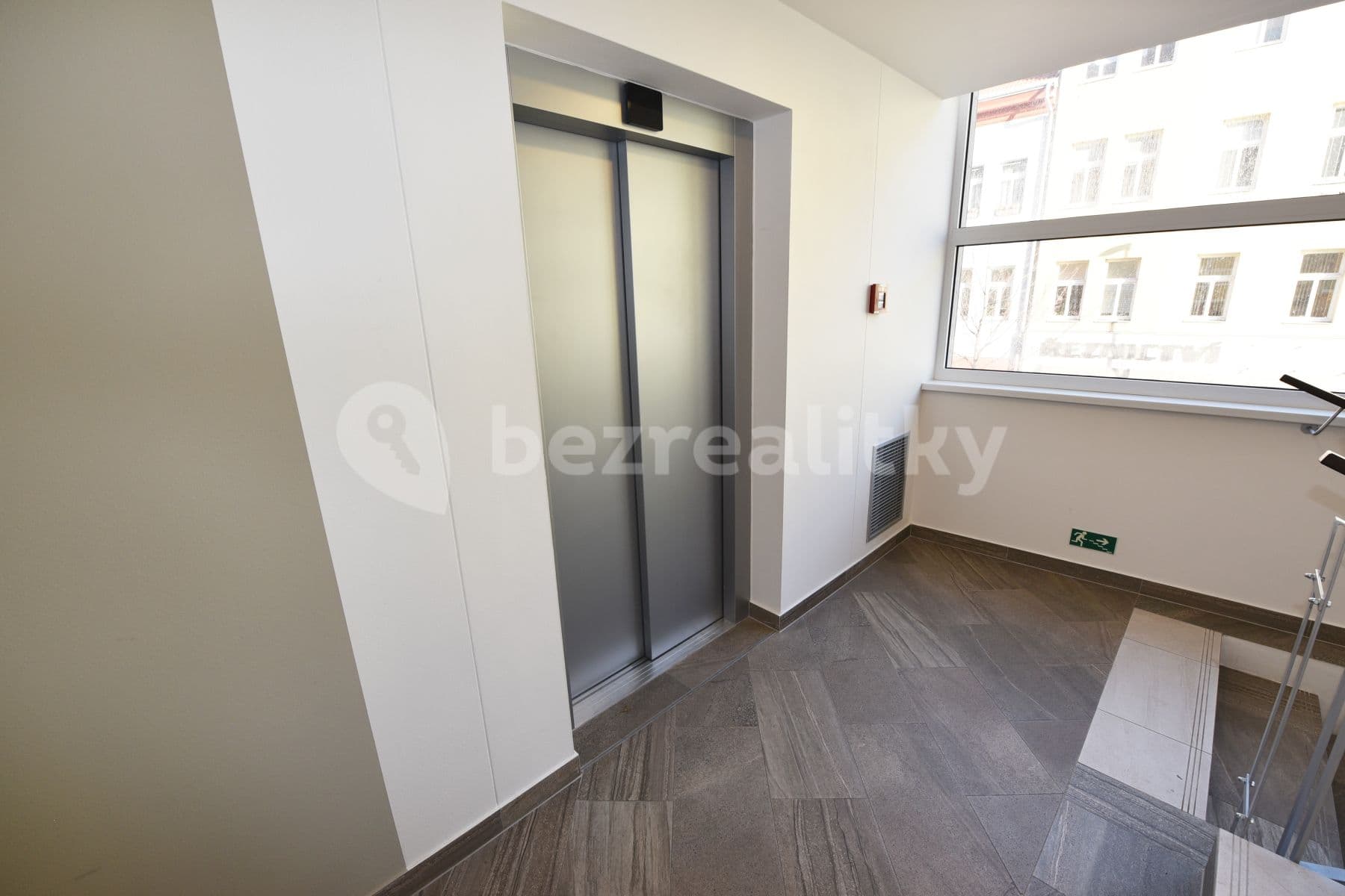 1 bedroom with open-plan kitchen flat to rent, 59 m², Petrohradská, Prague, Prague 1 bedroom with open-plan kitchen flat to rent, 59 m², Petrohradská, Prague, Prague
