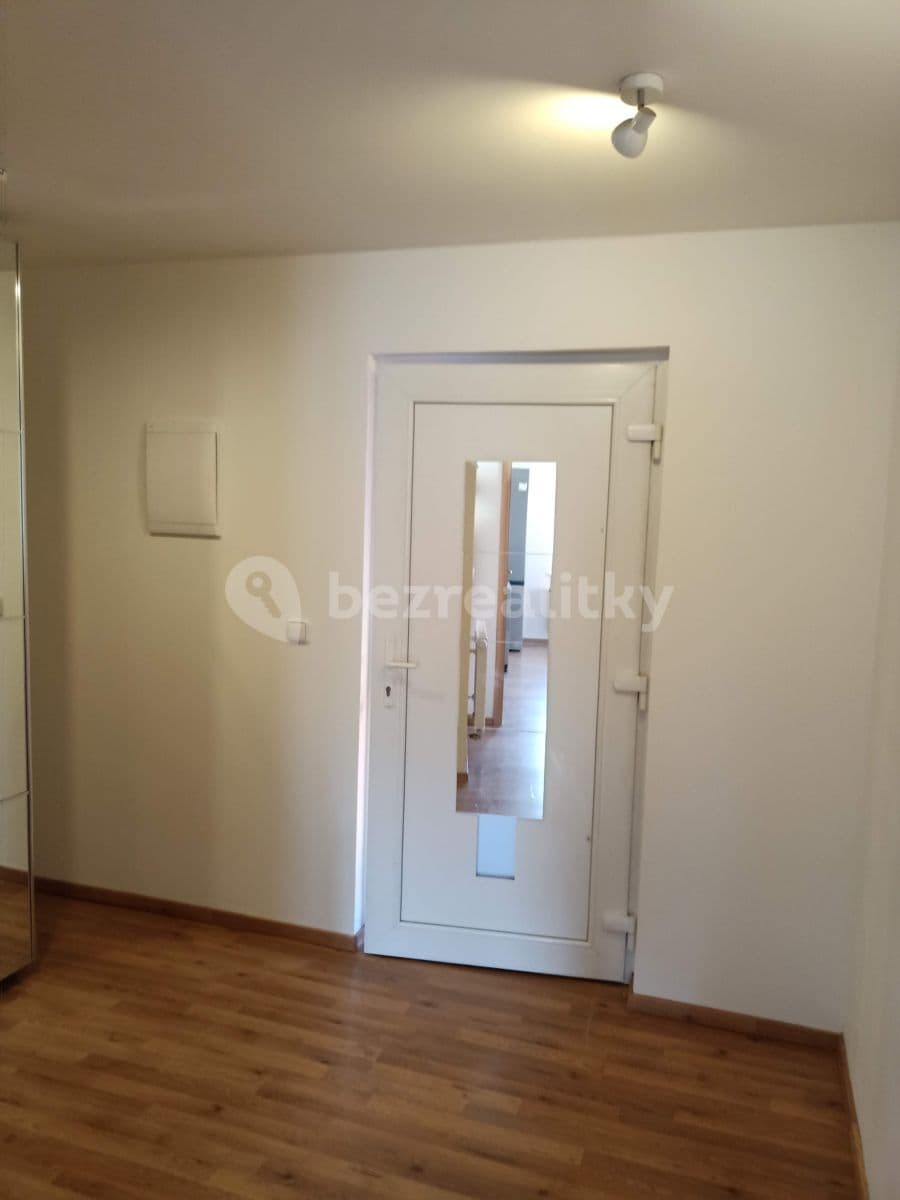 1 bedroom with open-plan kitchen flat to rent, 55 m², Velvarská, Horoměřice, Středočeský Region 1 bedroom with open-plan kitchen flat to rent, 55 m², Velvarská, Horoměřice, Středočeský Region
