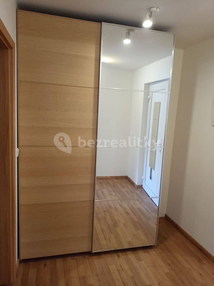 1 bedroom with open-plan kitchen flat to rent, 55 m², Velvarská, Horoměřice, Středočeský Region 1 bedroom with open-plan kitchen flat to rent, 55 m², Velvarská, Horoměřice, Středočeský Region