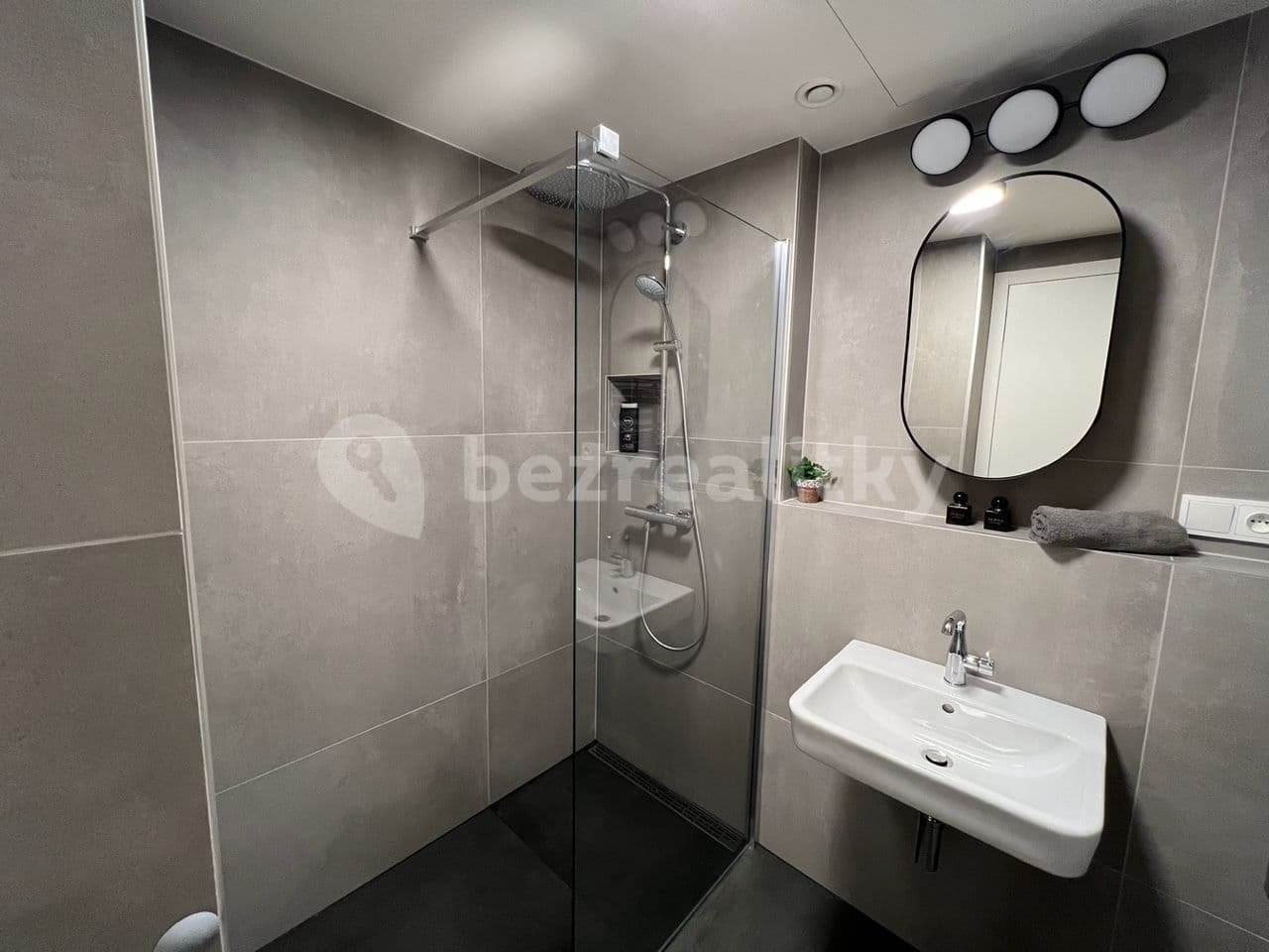 1 bedroom with open-plan kitchen flat to rent, 61 m², Křižíkova, Prague, Prague 1 bedroom with open-plan kitchen flat to rent, 61 m², Křižíkova, Prague, Prague