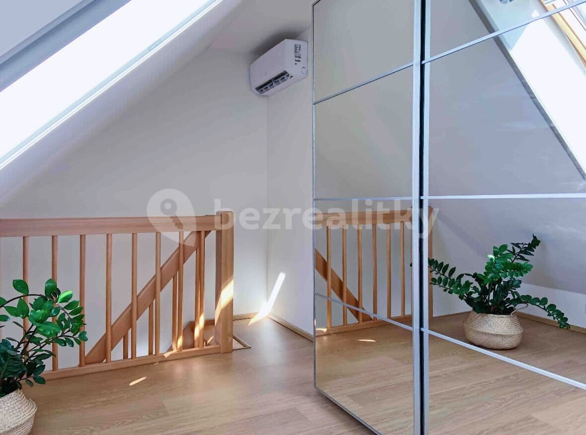 1 bedroom with open-plan kitchen flat to rent, 47 m², Drahobejlova, Prague, Prague 1 bedroom with open-plan kitchen flat to rent, 47 m², Drahobejlova, Prague, Prague