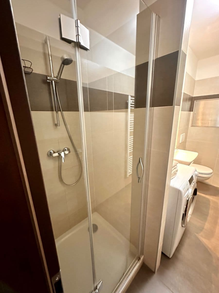 1 bedroom with open-plan kitchen flat to rent, 47 m², Drahobejlova, Prague, Prague 1 bedroom with open-plan kitchen flat to rent, 47 m², Drahobejlova, Prague, Prague