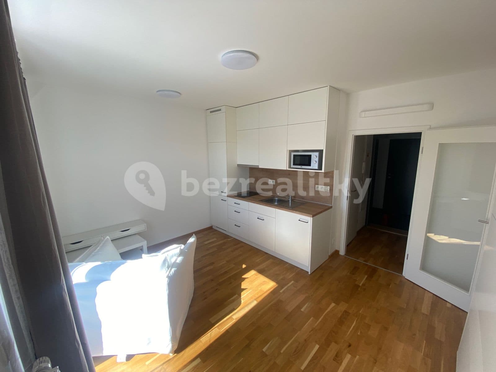 Studio flat to rent, 28 m², Na Farkáně Ⅰ, Prague, Prague Studio flat to rent, 28 m², Na Farkáně Ⅰ, Prague, Prague