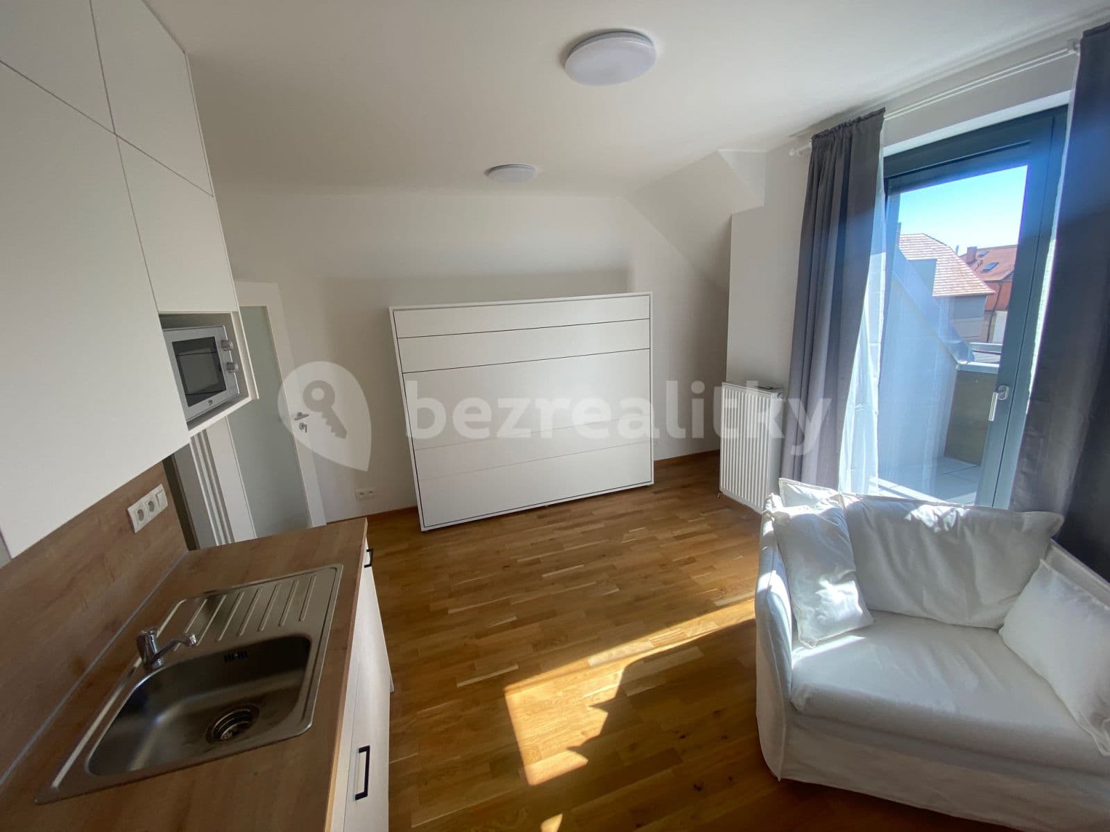 Studio flat to rent, 28 m², Na Farkáně Ⅰ, Prague, Prague Studio flat to rent, 28 m², Na Farkáně Ⅰ, Prague, Prague