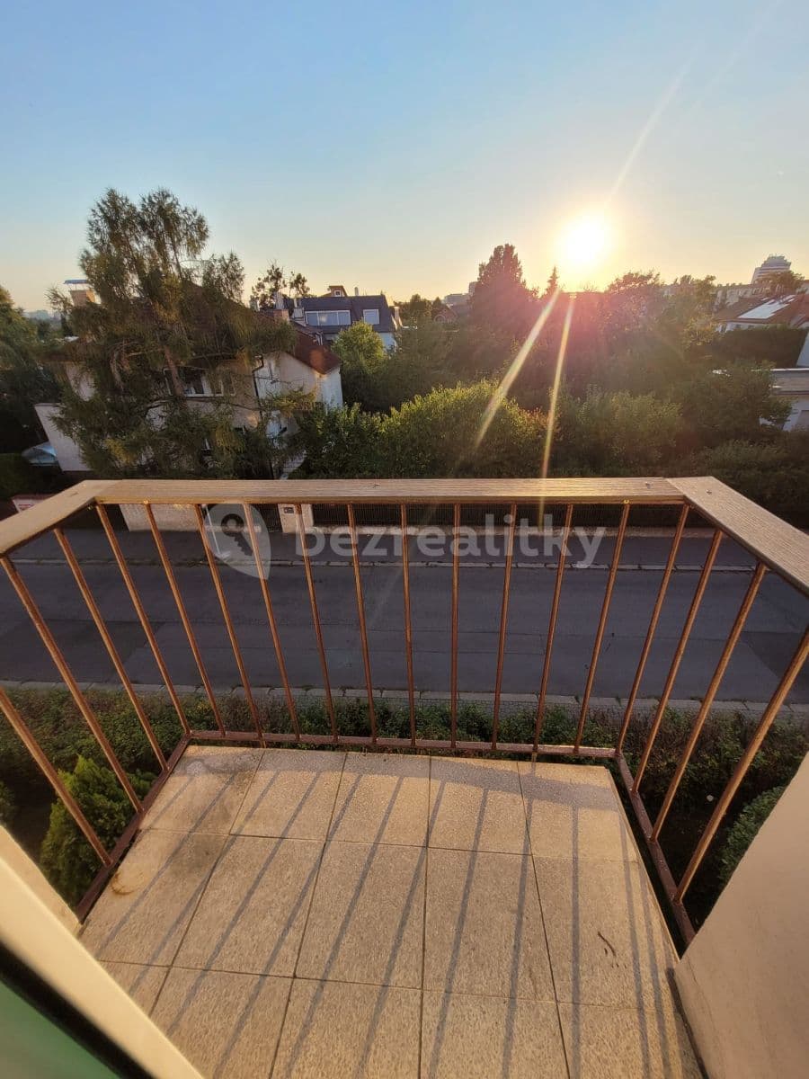 1 bedroom with open-plan kitchen flat to rent, 54 m², U Krčské vodárny, Prague, Prague 1 bedroom with open-plan kitchen flat to rent, 54 m², U Krčské vodárny, Prague, Prague