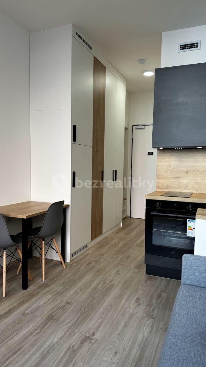 Studio flat to rent, 21 m², Mozartova, Prague, Prague Studio flat to rent, 21 m², Mozartova, Prague, Prague