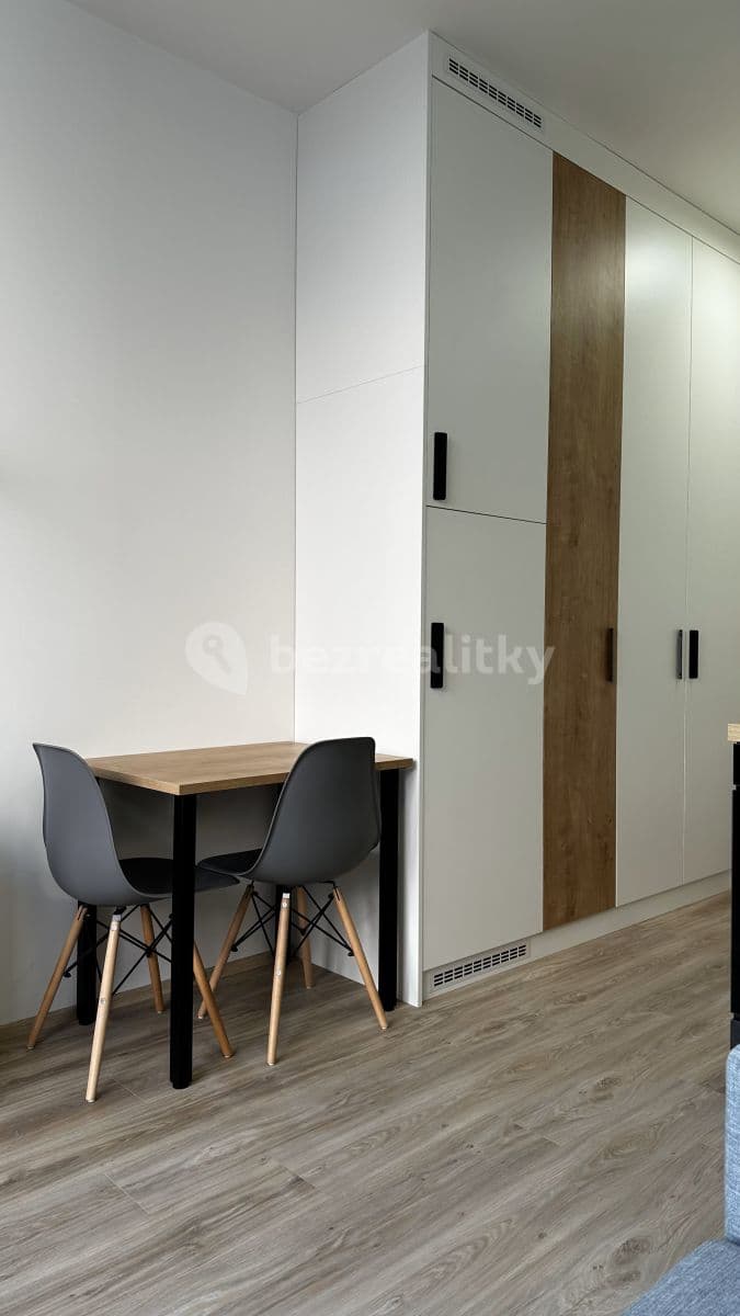Studio flat to rent, 21 m², Mozartova, Prague, Prague Studio flat to rent, 21 m², Mozartova, Prague, Prague