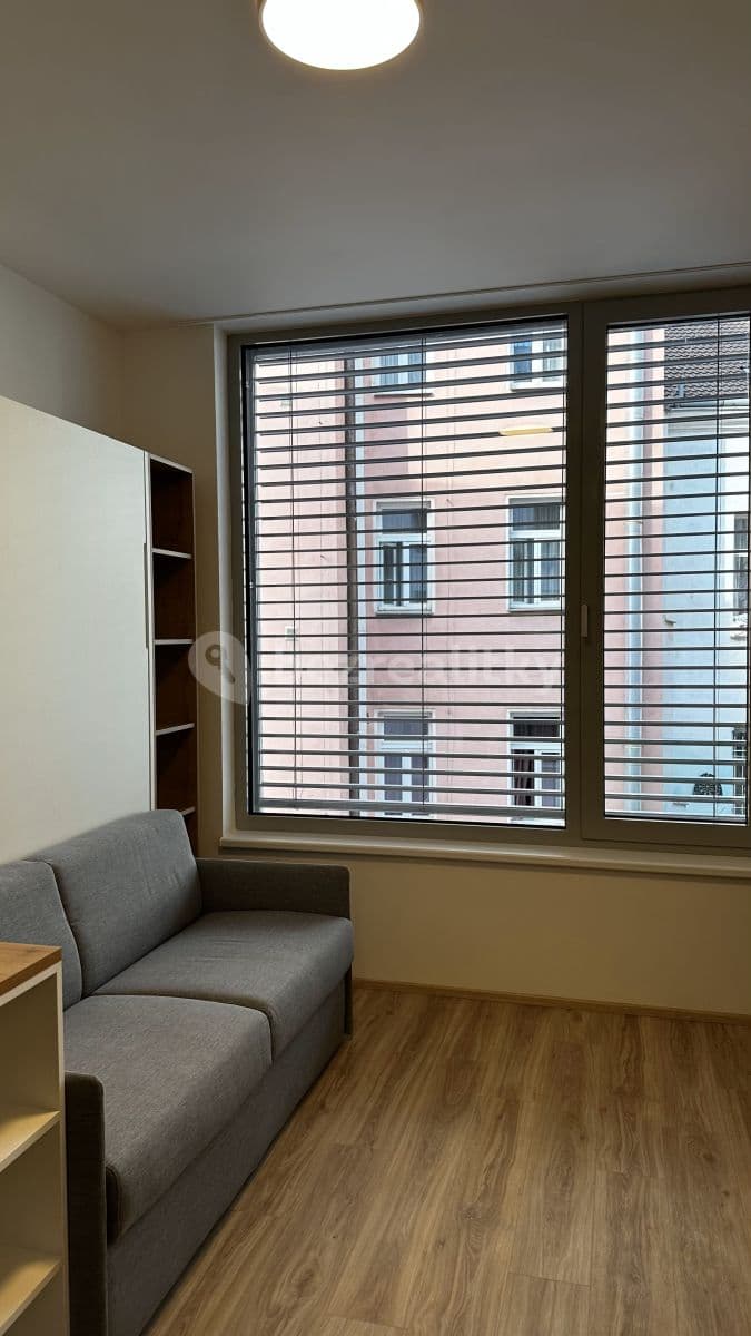 Studio flat to rent, 21 m², Mozartova, Prague, Prague Studio flat to rent, 21 m², Mozartova, Prague, Prague