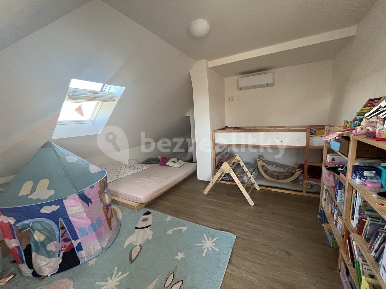 2 bedroom with open-plan kitchen flat to rent, 110 m², Sušická, Prague, Prague 2 bedroom with open-plan kitchen flat to rent, 110 m², Sušická, Prague, Prague