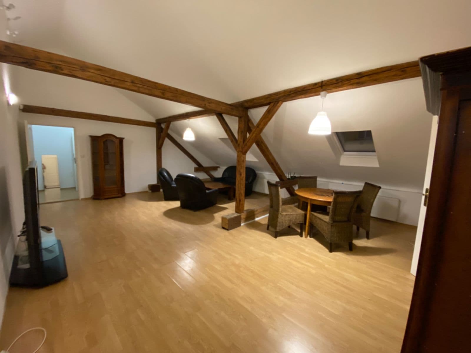 3 bedroom with open-plan kitchen flat to rent, 130 m², Křídlovická, Brno, Jihomoravský Region 3 bedroom with open-plan kitchen flat to rent, 130 m², Křídlovická, Brno, Jihomoravský Region