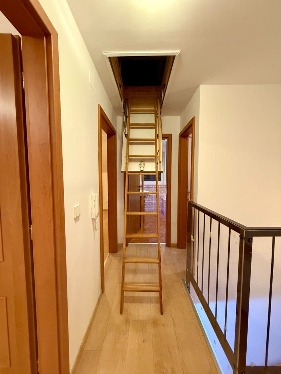 house to rent, 160 m², Šalvějová, Jesenice, Středočeský Region house to rent, 160 m², Šalvějová, Jesenice, Středočeský Region