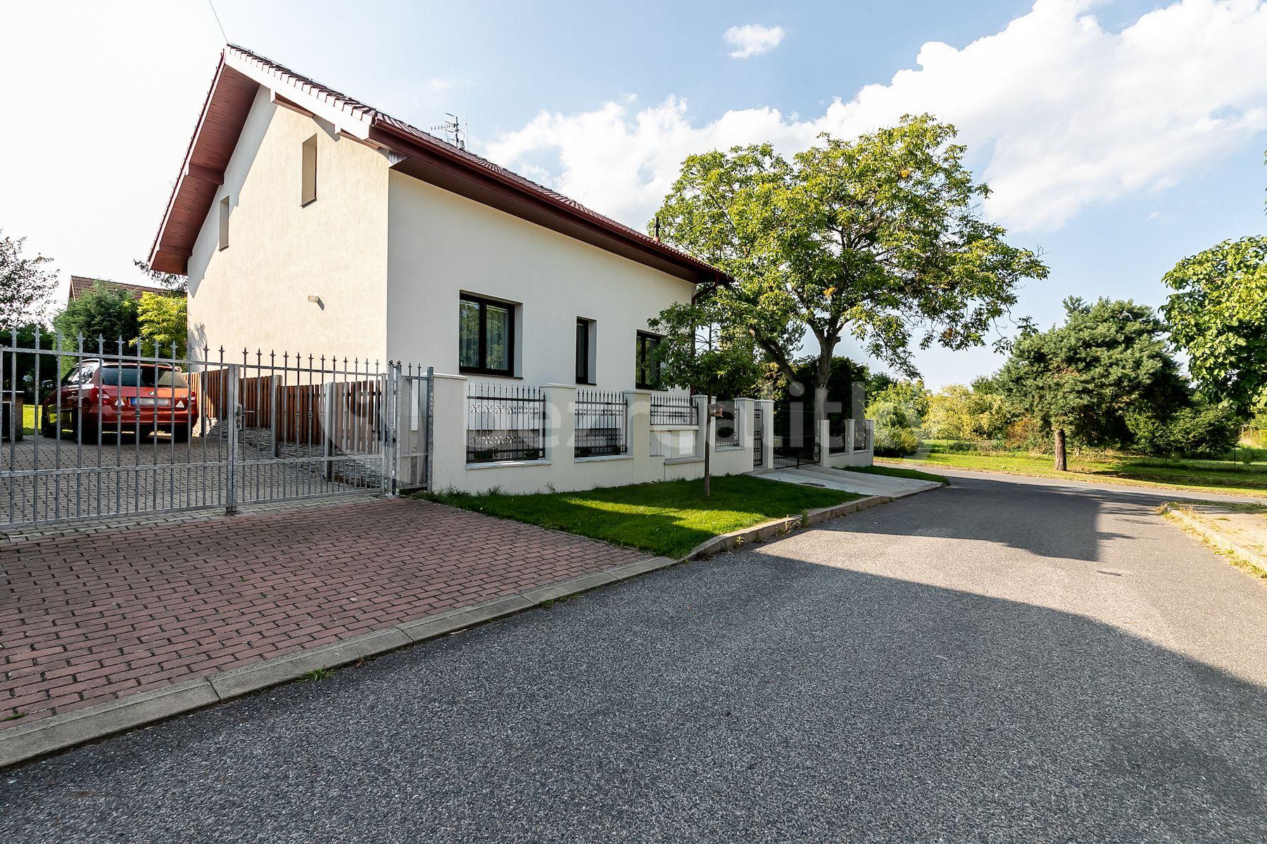 house for sale, 145 m², Na Balkáně, Šestajovice, Středočeský Region