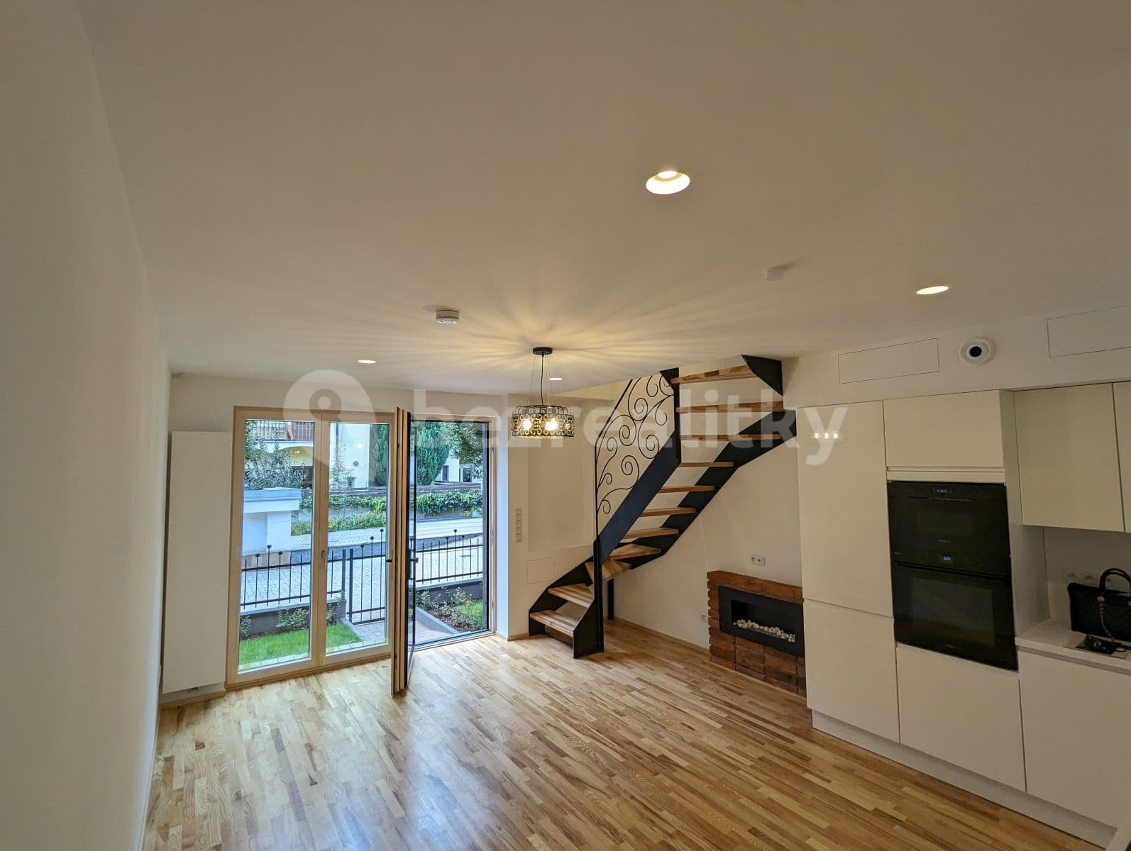 1 bedroom with open-plan kitchen flat to rent, 44 m², Jana Masaryka, Prague, Prague 1 bedroom with open-plan kitchen flat to rent, 44 m², Jana Masaryka, Prague, Prague