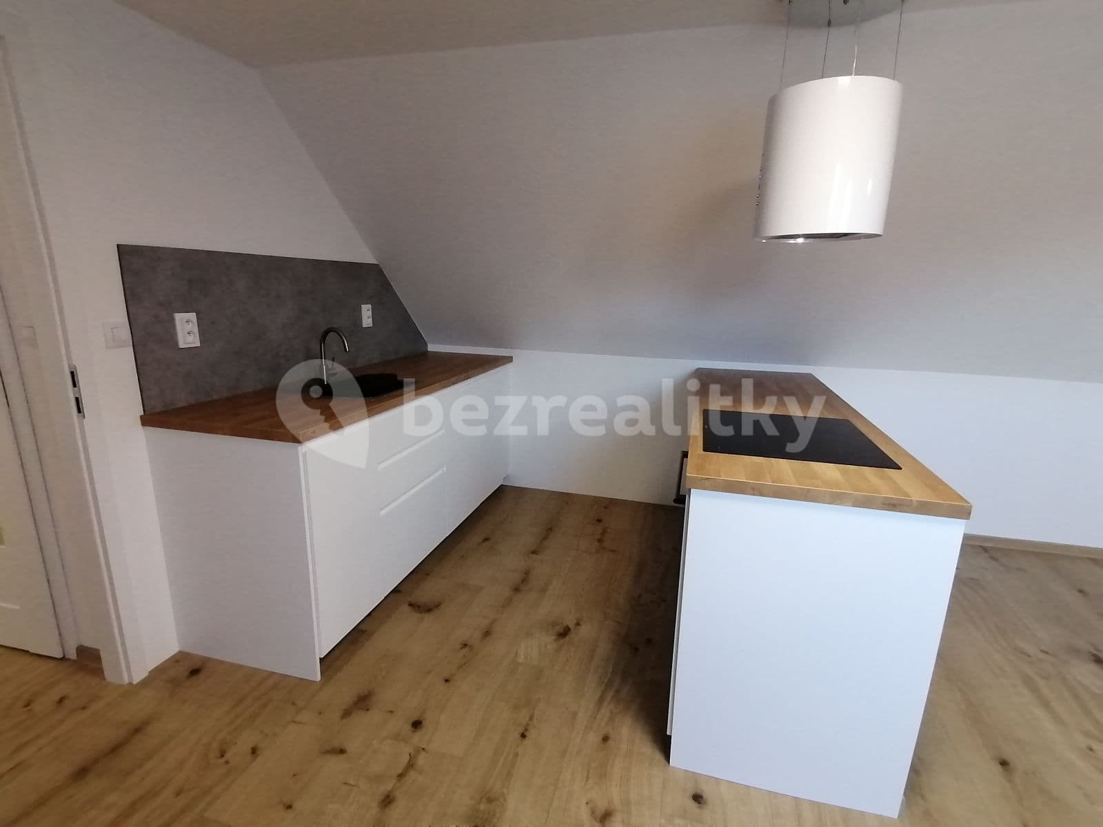 1 bedroom with open-plan kitchen flat to rent, 77 m², Dobrovická, Brodce, Středočeský Region 1 bedroom with open-plan kitchen flat to rent, 77 m², Dobrovická, Brodce, Středočeský Region