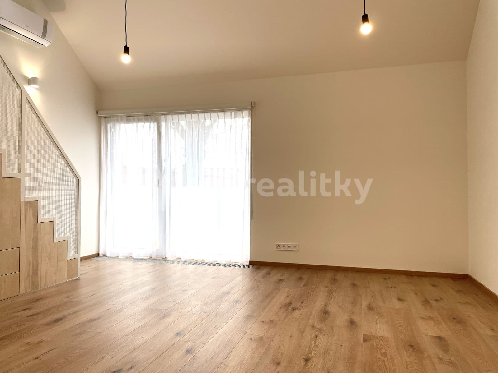 1 bedroom with open-plan kitchen flat to rent, 56 m², Legionářů, Prague, Prague 1 bedroom with open-plan kitchen flat to rent, 56 m², Legionářů, Prague, Prague