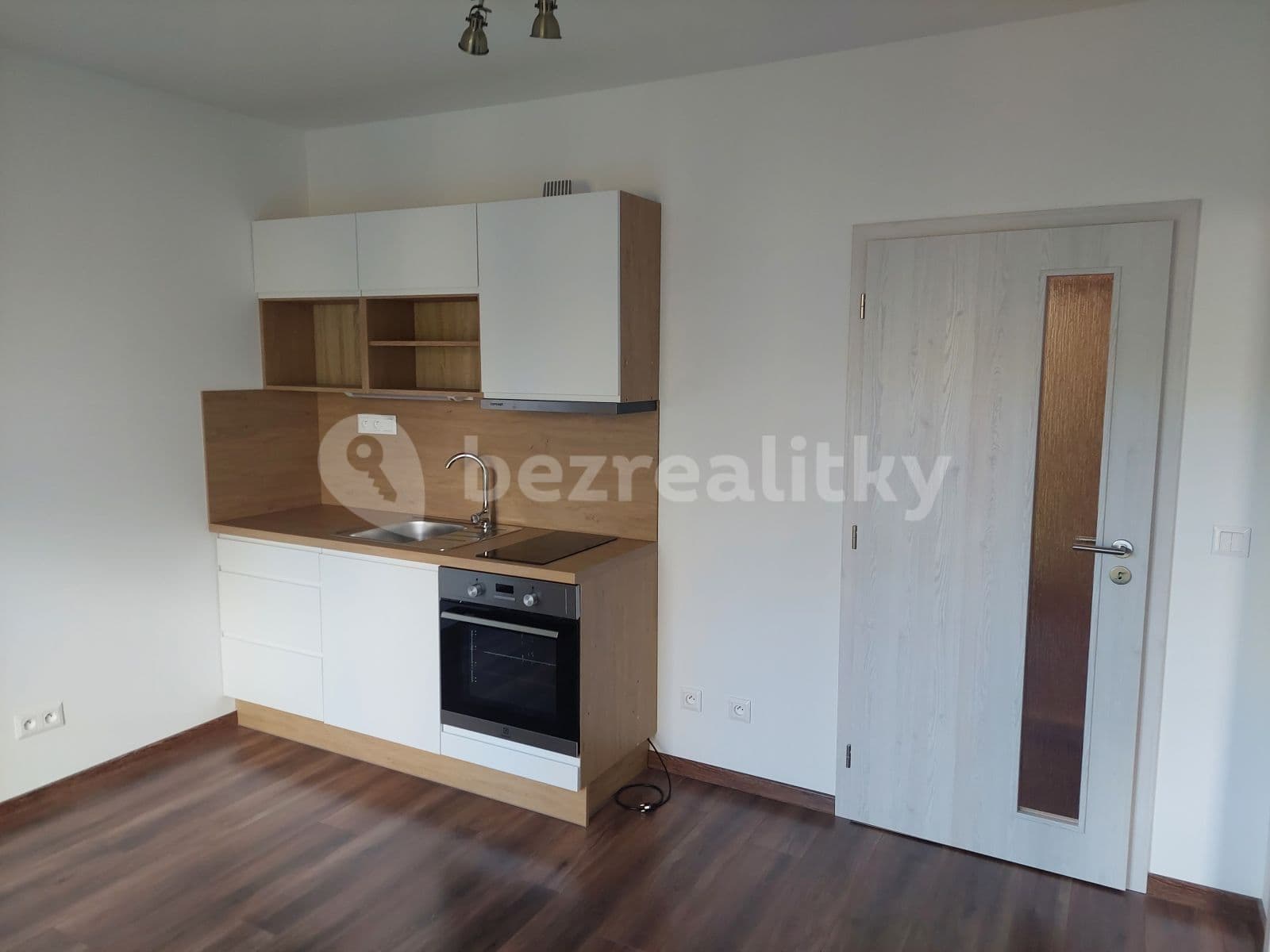 1 bedroom with open-plan kitchen flat to rent, 35 m², Nádražní, Hrochův Týnec, Pardubický Region 1 bedroom with open-plan kitchen flat to rent, 35 m², Nádražní, Hrochův Týnec, Pardubický Region