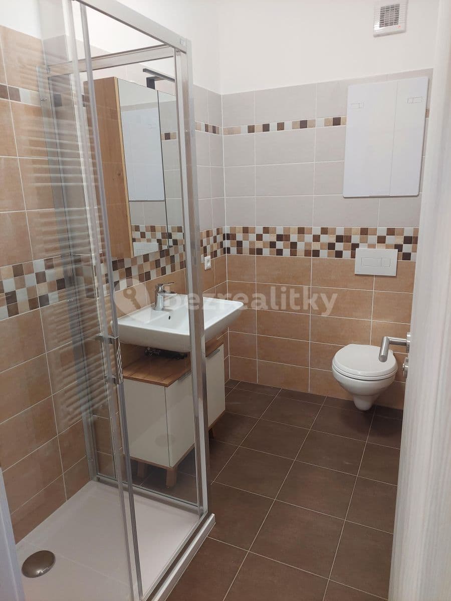 1 bedroom with open-plan kitchen flat to rent, 35 m², Nádražní, Hrochův Týnec, Pardubický Region 1 bedroom with open-plan kitchen flat to rent, 35 m², Nádražní, Hrochův Týnec, Pardubický Region