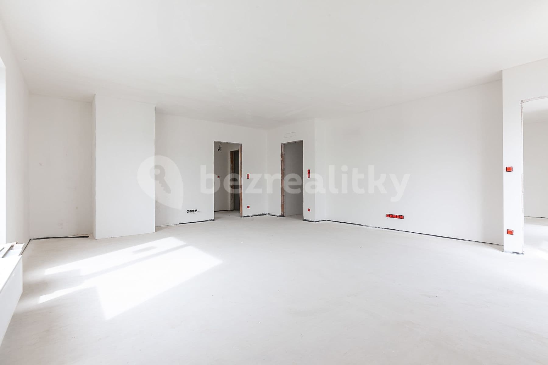 3 bedroom with open-plan kitchen flat for sale, 93 m², Na Morákově, Beroun, Středočeský Region