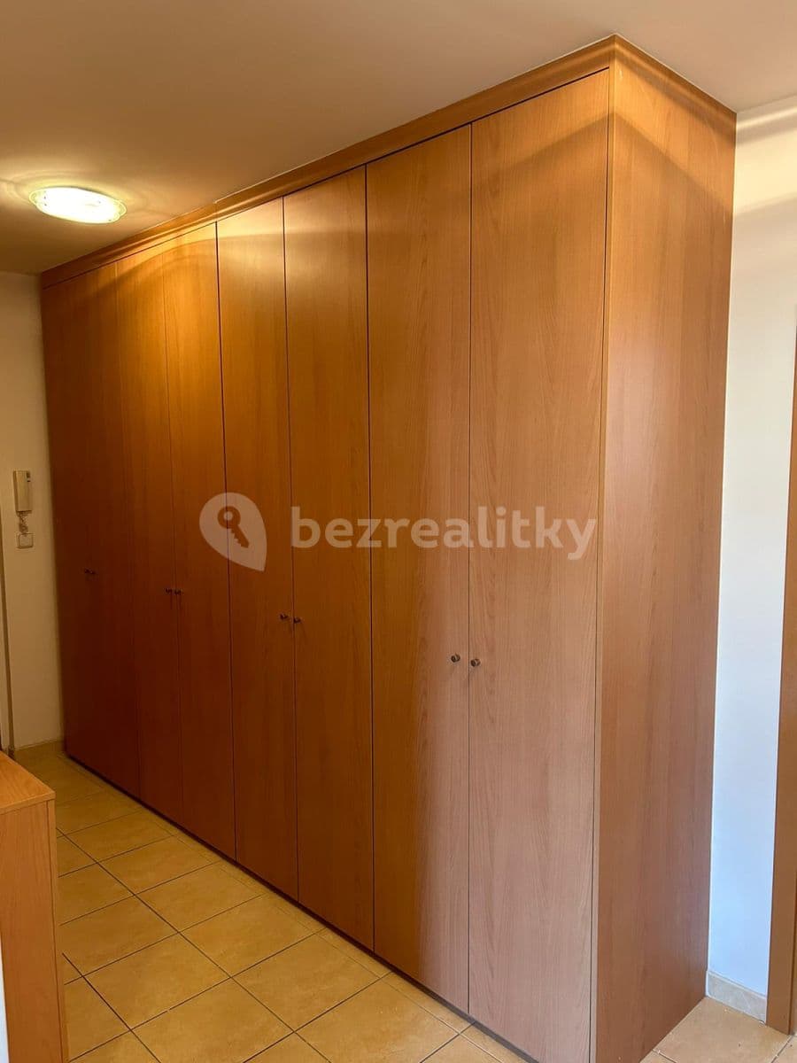 2 bedroom with open-plan kitchen flat to rent, 75 m², Merhoutova, Prague, Prague 2 bedroom with open-plan kitchen flat to rent, 75 m², Merhoutova, Prague, Prague