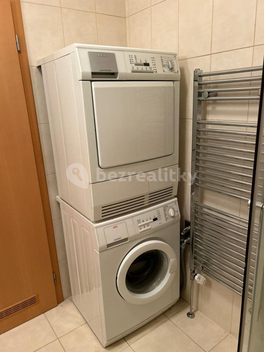 2 bedroom with open-plan kitchen flat to rent, 75 m², Merhoutova, Prague, Prague 2 bedroom with open-plan kitchen flat to rent, 75 m², Merhoutova, Prague, Prague