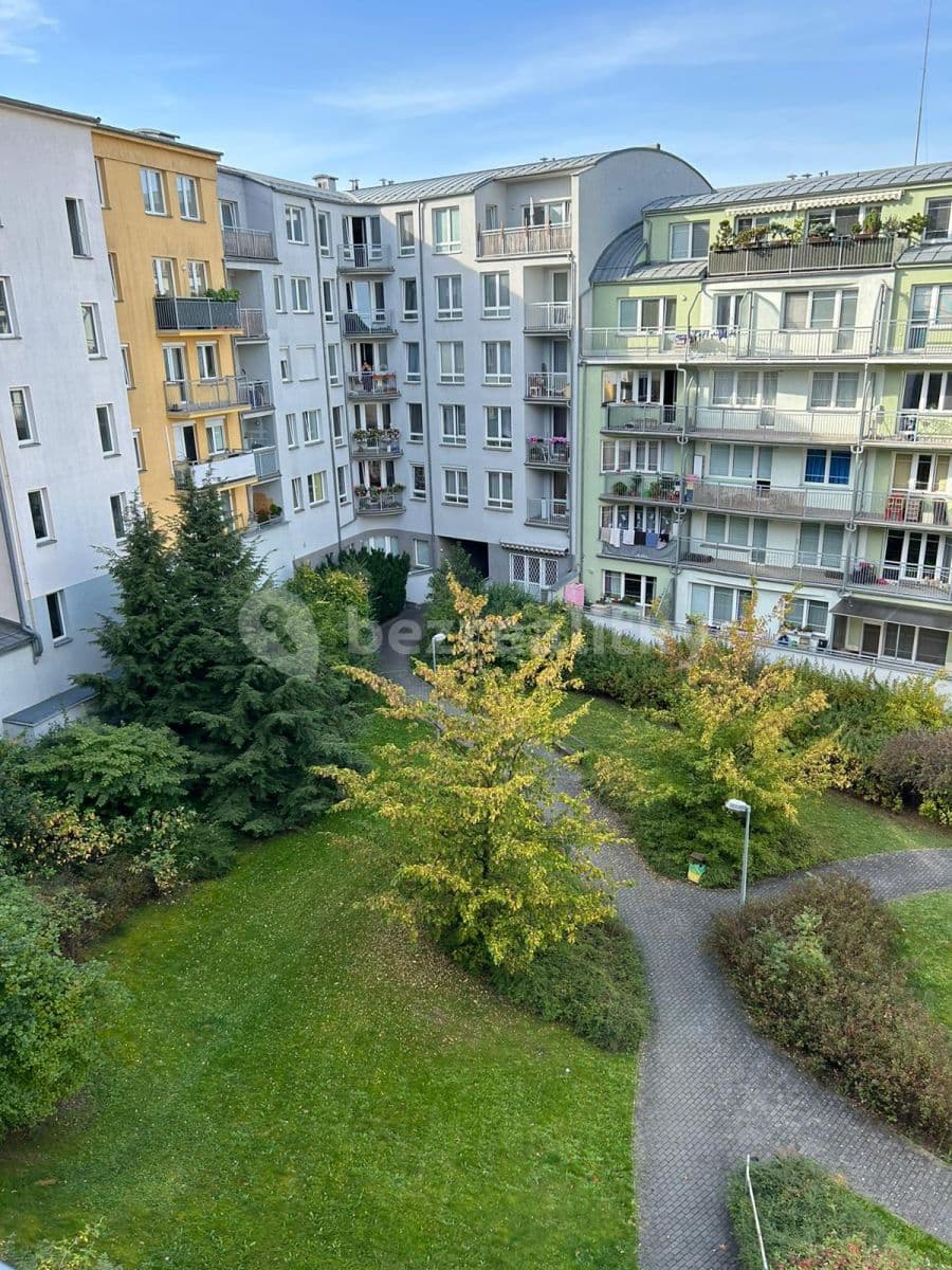 2 bedroom with open-plan kitchen flat to rent, 75 m², Merhoutova, Prague, Prague 2 bedroom with open-plan kitchen flat to rent, 75 m², Merhoutova, Prague, Prague