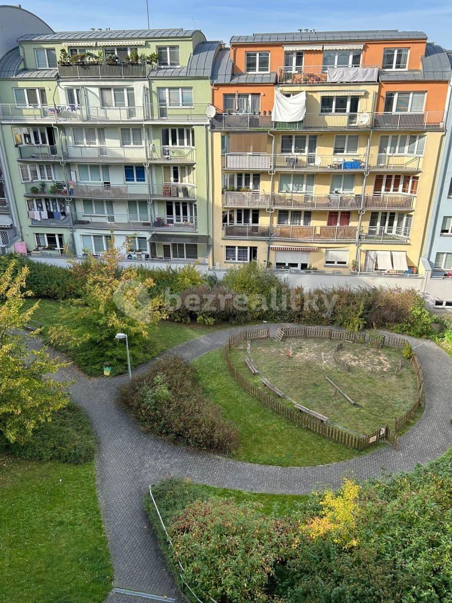 2 bedroom with open-plan kitchen flat to rent, 75 m², Merhoutova, Prague, Prague 2 bedroom with open-plan kitchen flat to rent, 75 m², Merhoutova, Prague, Prague