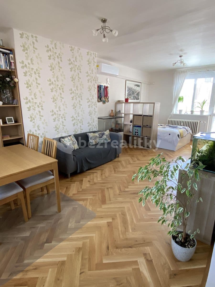 2 bedroom flat to rent, 56 m², Černokostelecká, Prague, Prague 2 bedroom flat to rent, 56 m², Černokostelecká, Prague, Prague