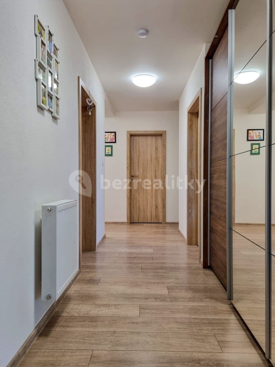 3 bedroom with open-plan kitchen flat for sale, 127 m², Pod Zahrady, Přezletice, Středočeský Region
