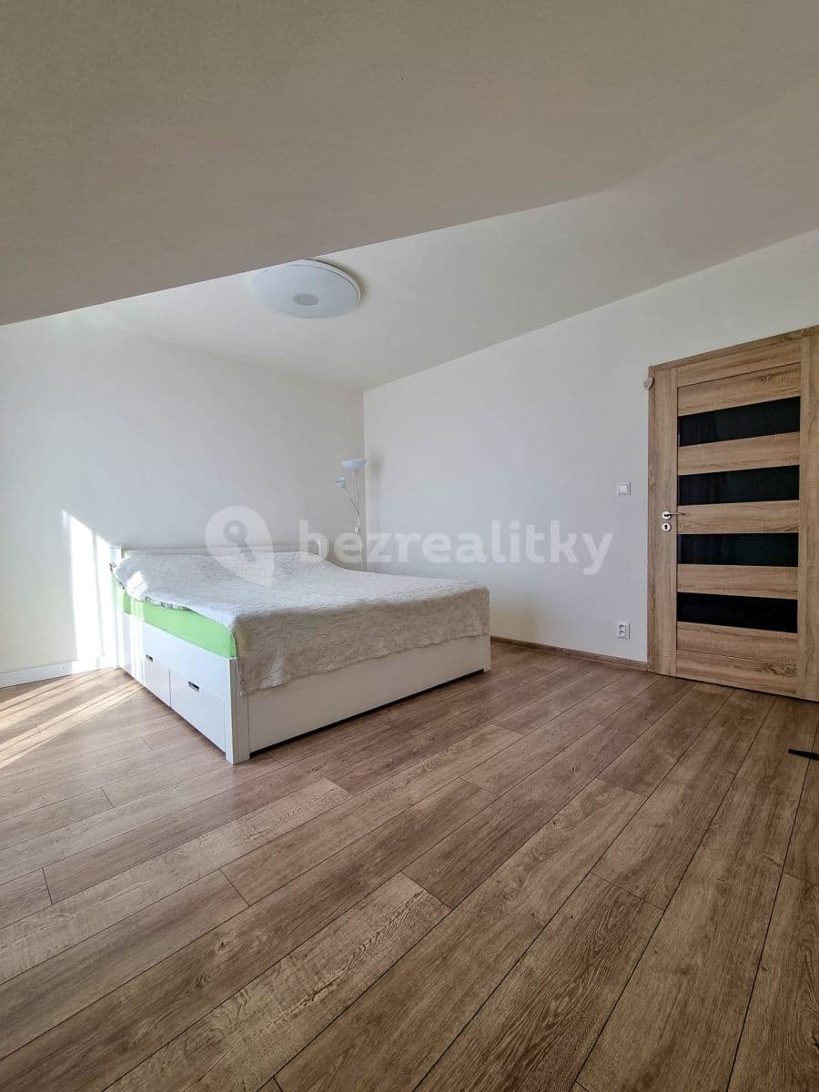3 bedroom with open-plan kitchen flat for sale, 127 m², Pod Zahrady, Přezletice, Středočeský Region