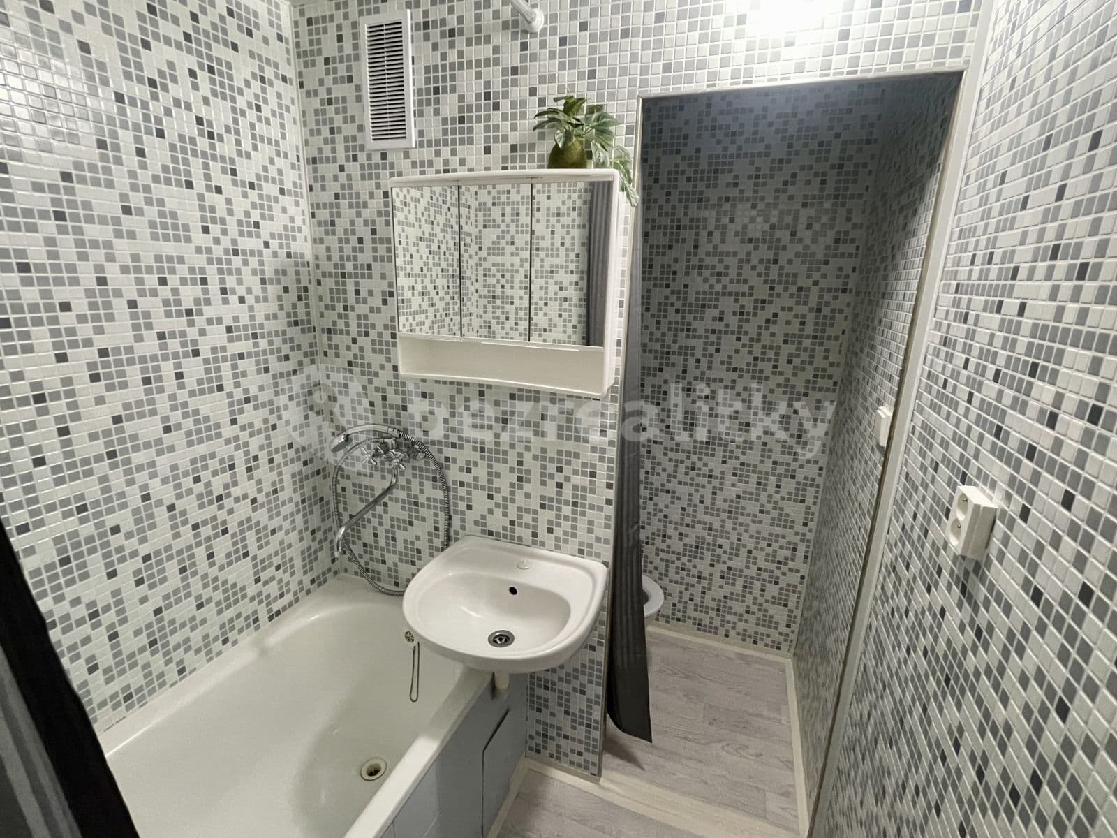 1 bedroom flat to rent, 38 m², Pod Parkem, Ústí nad Labem, Ústecký Region 1 bedroom flat to rent, 38 m², Pod Parkem, Ústí nad Labem, Ústecký Region