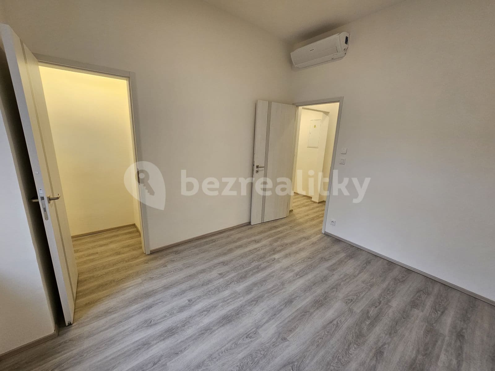 1 bedroom with open-plan kitchen flat for sale, 50 m², U Vršovického nádraží, Prague, Prague