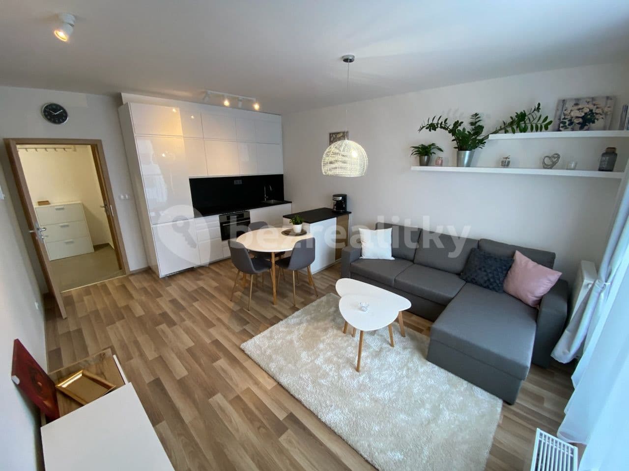 1 bedroom with open-plan kitchen flat to rent, 49 m², Karla Guta, Prague, Prague 1 bedroom with open-plan kitchen flat to rent, 49 m², Karla Guta, Prague, Prague