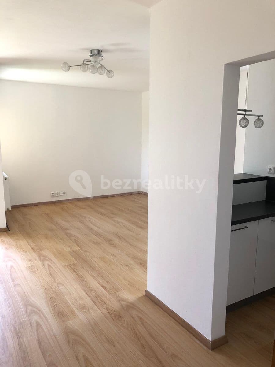 1 bedroom with open-plan kitchen flat for sale, 268 m², Karla IV., Horoměřice, Středočeský Region