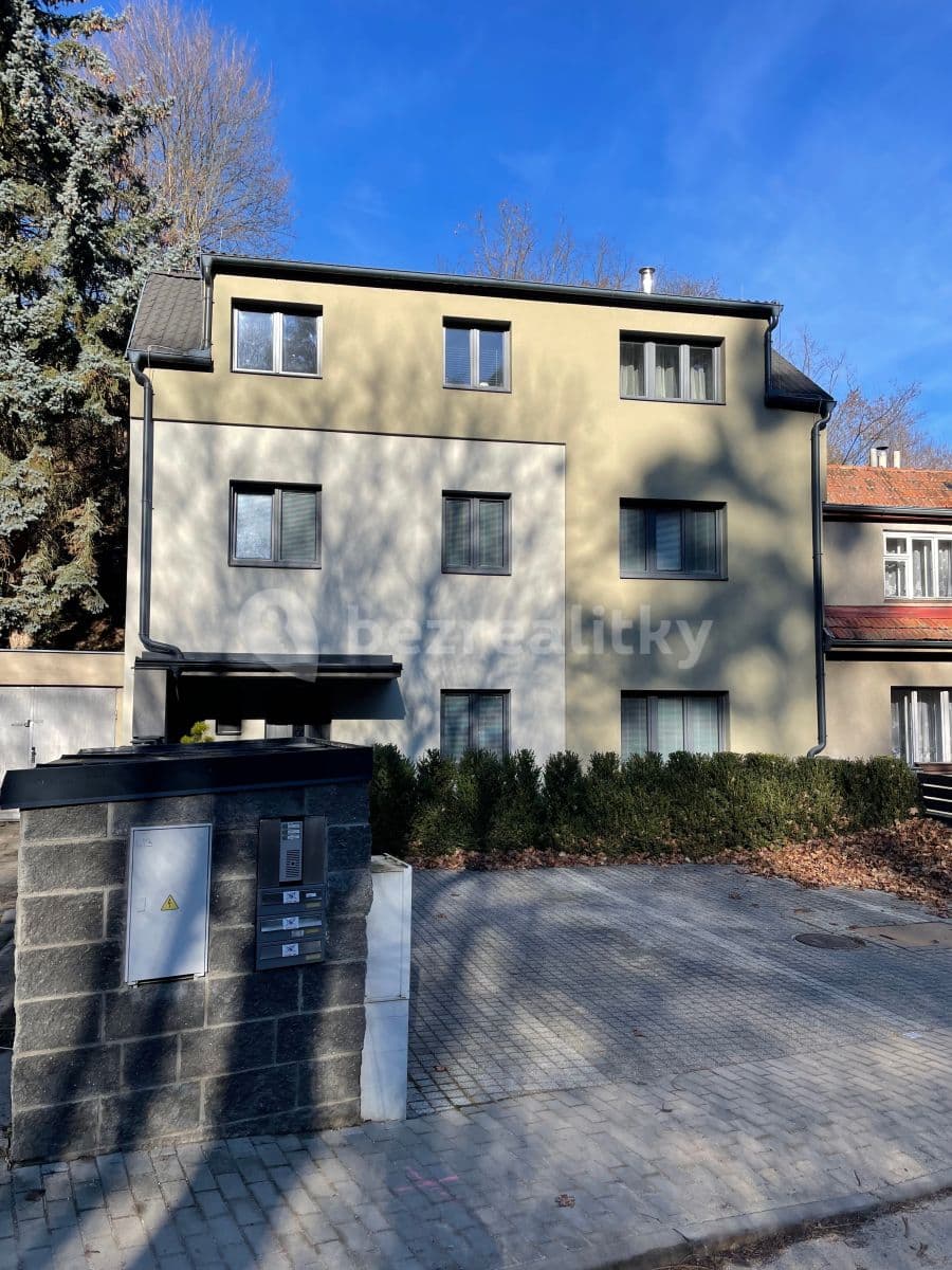 4 bedroom with open-plan kitchen flat to rent, 12 m², Potocká, Brno, Jihomoravský Region 4 bedroom with open-plan kitchen flat to rent, 12 m², Potocká, Brno, Jihomoravský Region