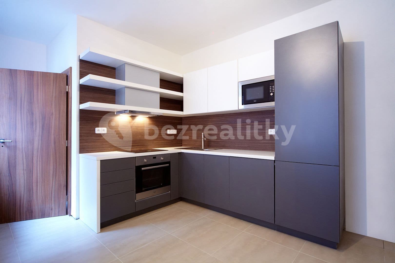 4 bedroom with open-plan kitchen flat to rent, 12 m², Potocká, Brno, Jihomoravský Region 4 bedroom with open-plan kitchen flat to rent, 12 m², Potocká, Brno, Jihomoravský Region