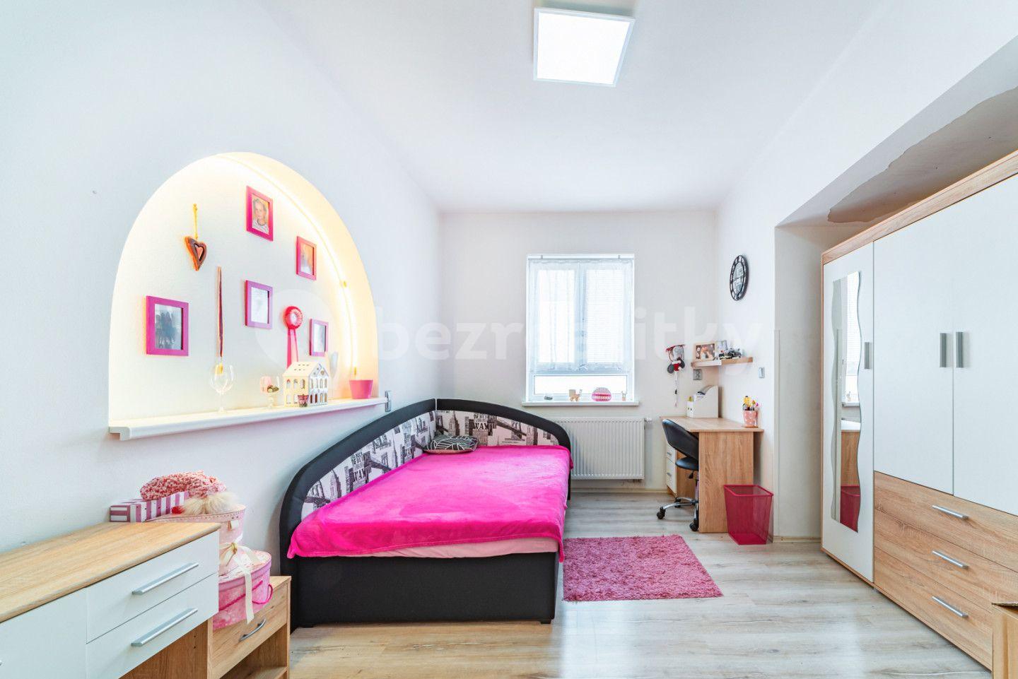 3 bedroom with open-plan kitchen flat for sale, 110 m², Pivovarská, Cheb, Karlovarský Region