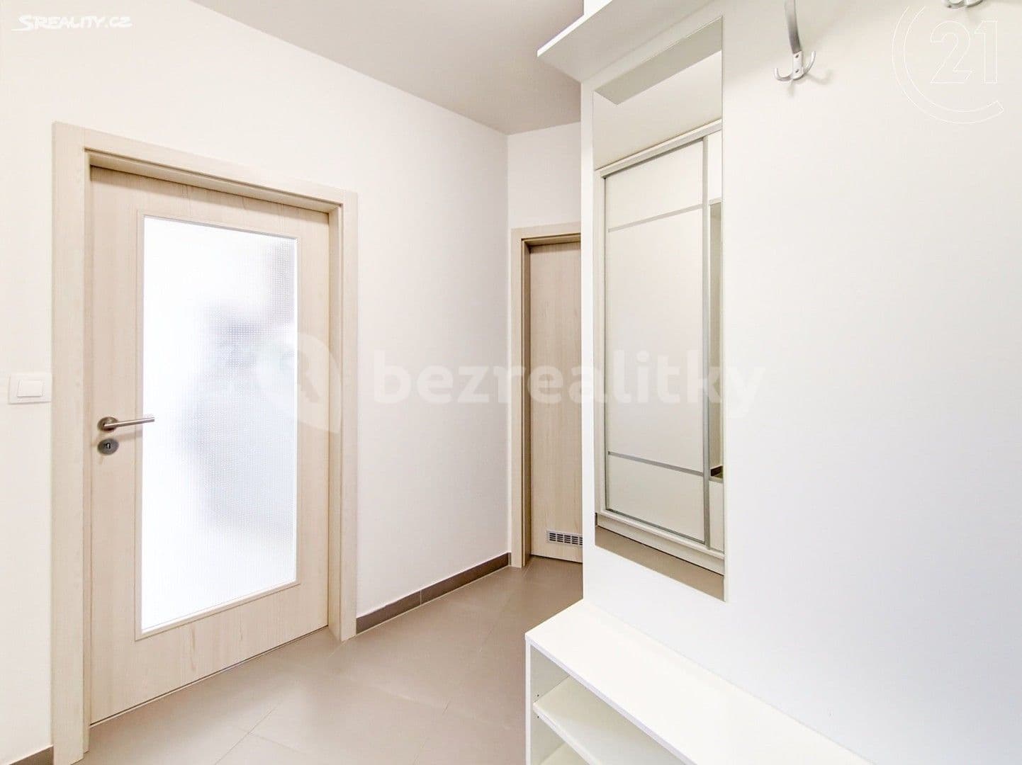 1 bedroom with open-plan kitchen flat to rent, 50 m², Miroslava Hajna, Prague, Prague 1 bedroom with open-plan kitchen flat to rent, 50 m², Miroslava Hajna, Prague, Prague