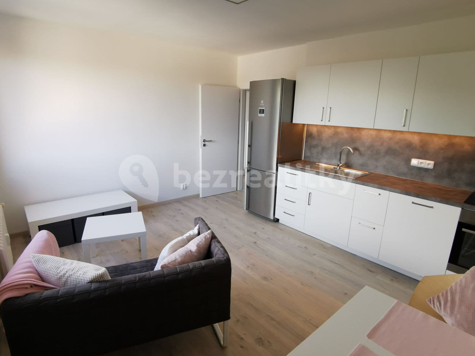 1 bedroom with open-plan kitchen flat to rent, 42 m², Krupská, Prague, Prague 1 bedroom with open-plan kitchen flat to rent, 42 m², Krupská, Prague, Prague