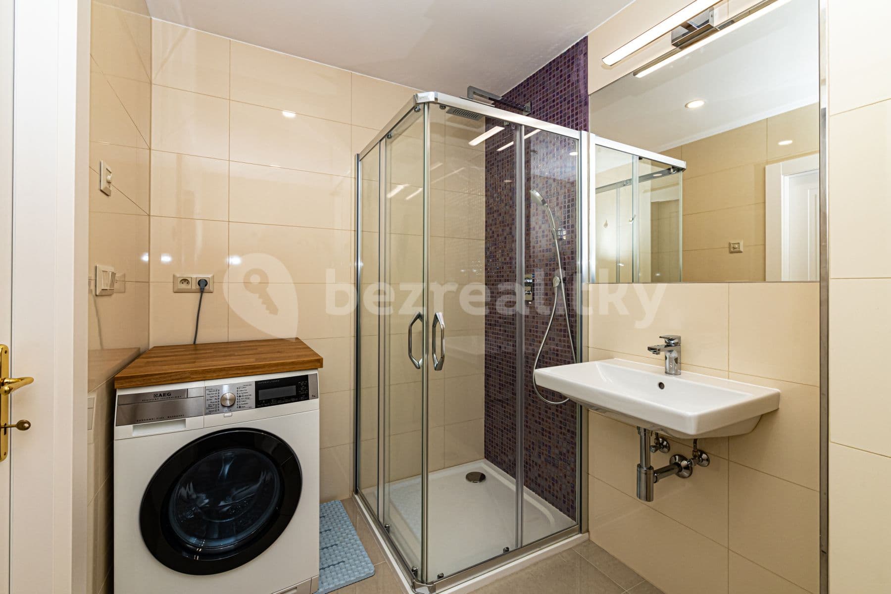 Studio flat to rent, 30 m², Záhřebská, Prague, Prague Studio flat to rent, 30 m², Záhřebská, Prague, Prague